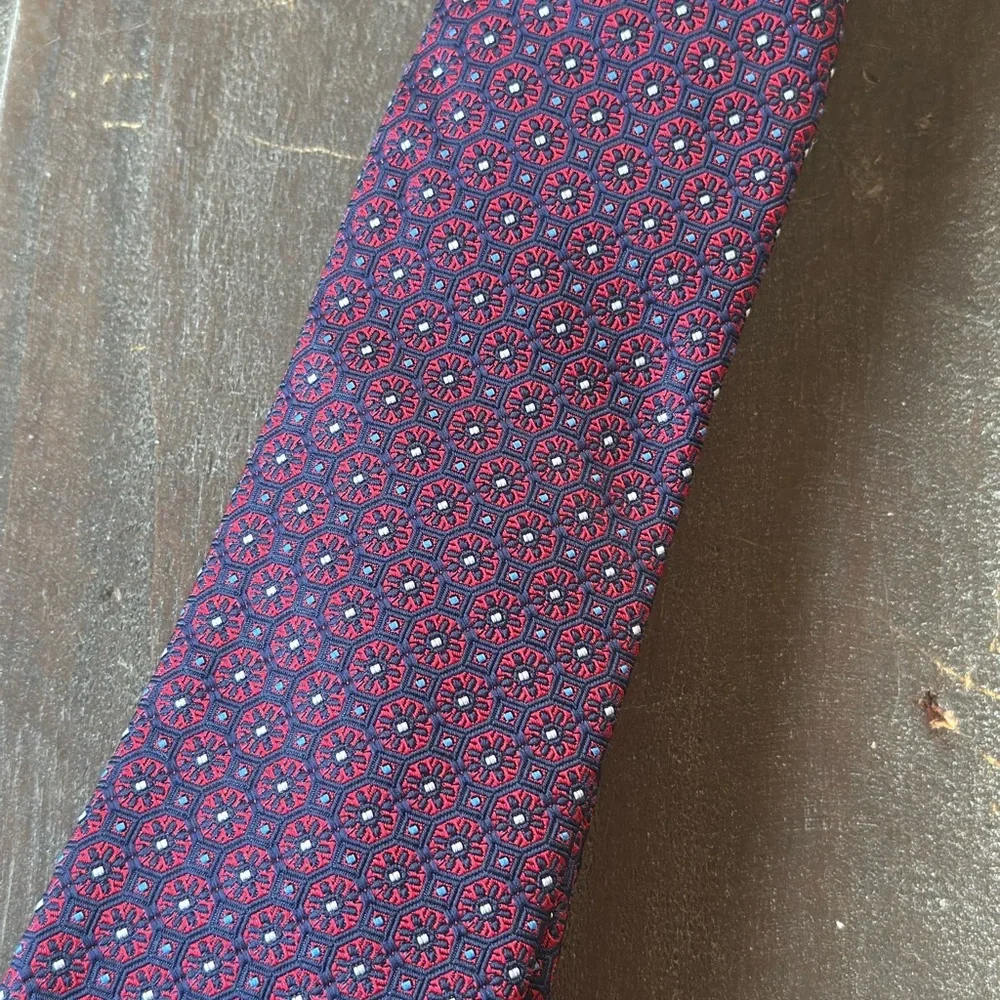 NEW SADDLEBRED Men's Tie 100% Polyester Necktie Designer  Red Navy Print 57” - Picture 2 of 5